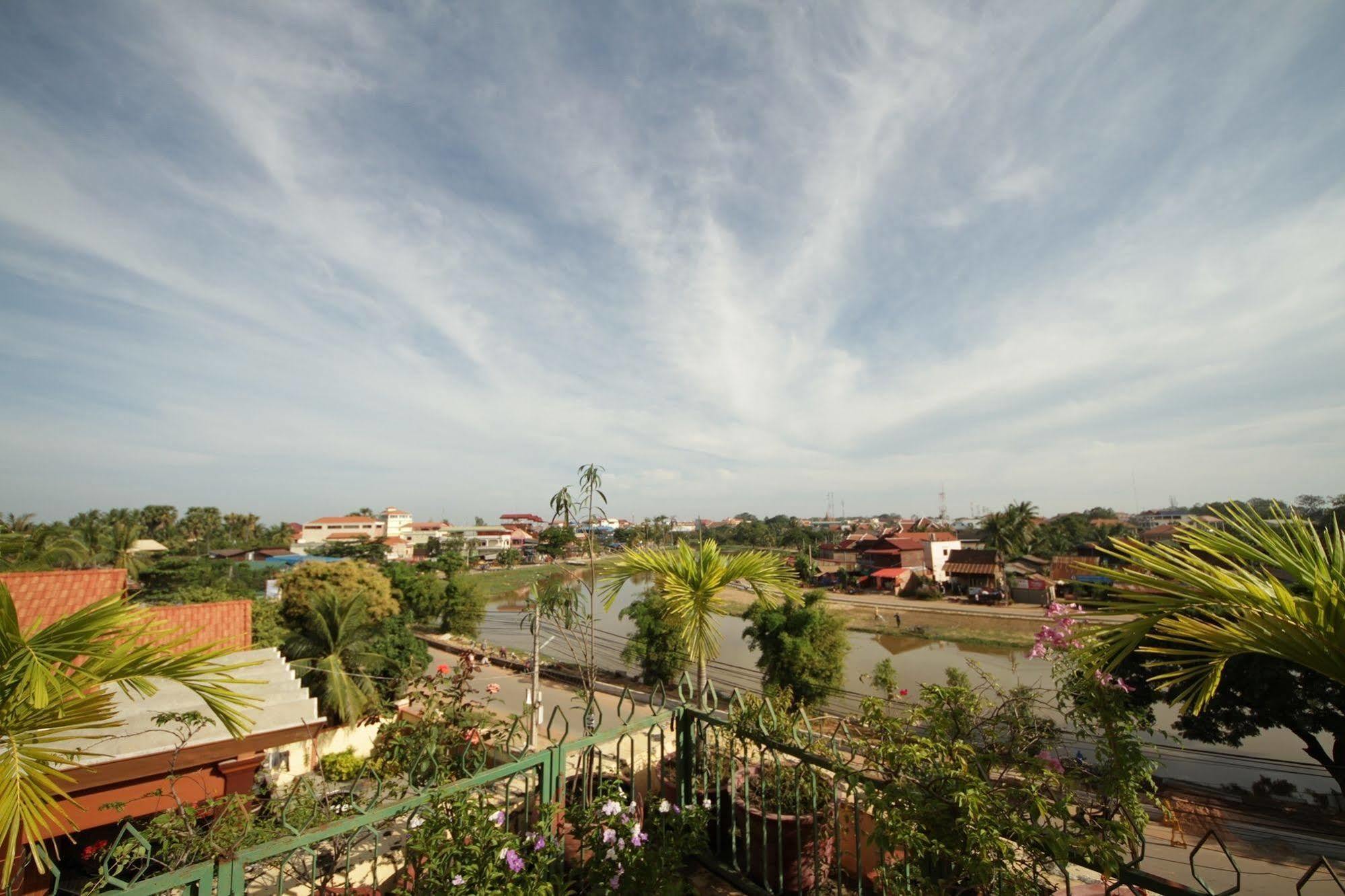 Siem Reap Riverside Hotel Екстер'єр фото