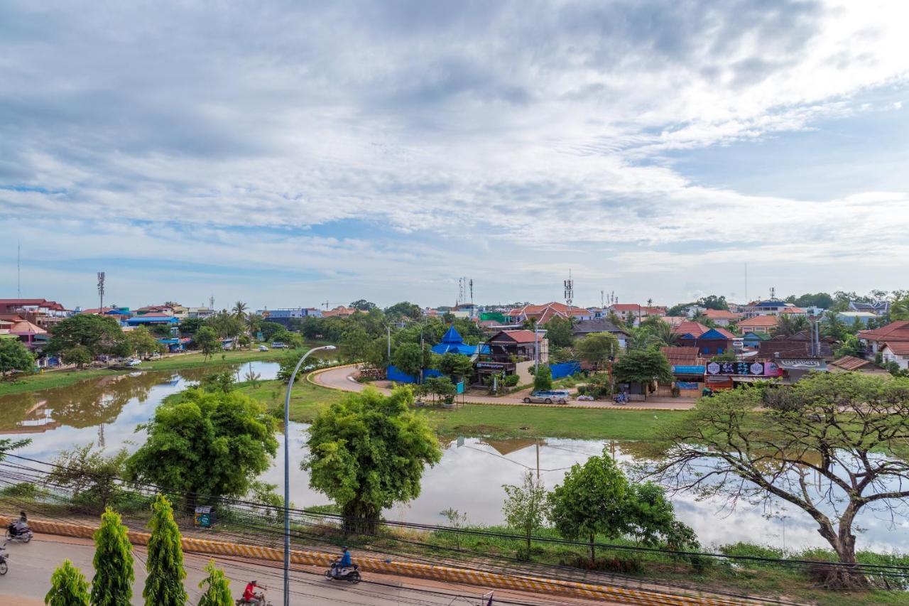Siem Reap Riverside Hotel Екстер'єр фото